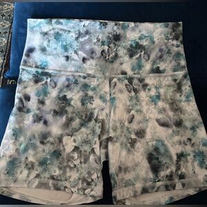 Lululemon Multicolored Align Shorts 6”